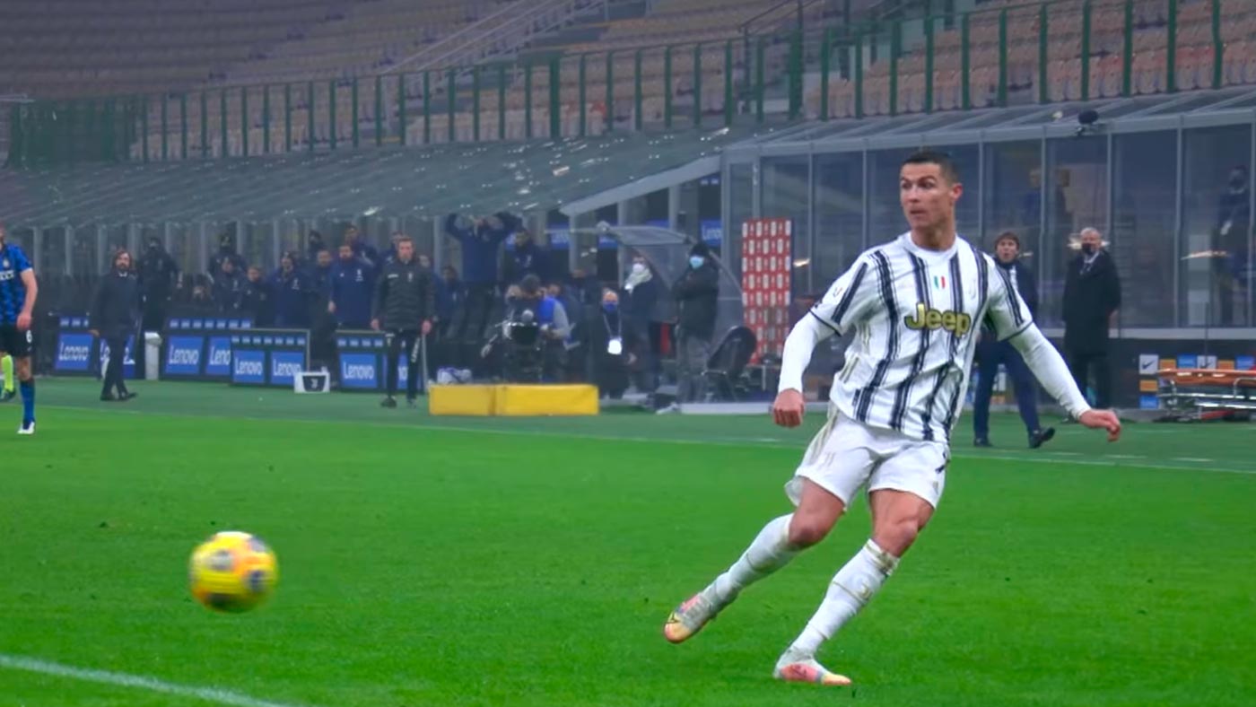 Cristiano Ronaldo é alvo de críticas na Juventus após eliminação na Champions