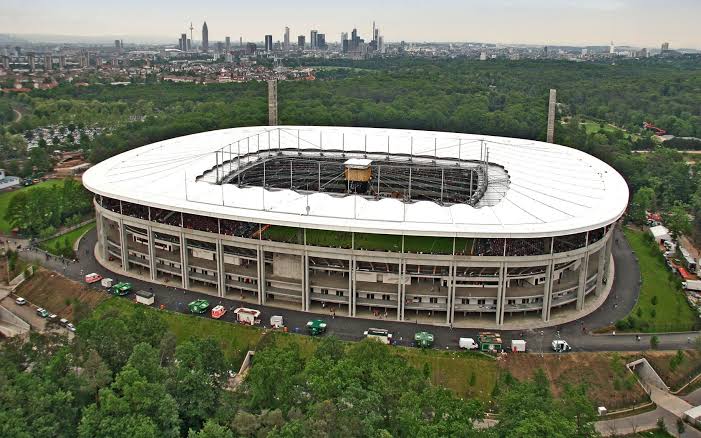 Eintracht Frankfurt x Colônia: Onde assistir, horário e escalações (21/08)