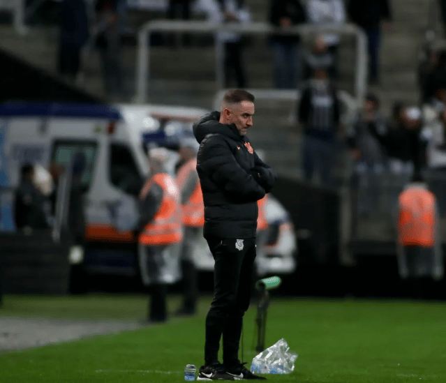 Vitor Pereira fala sobre retorno de jogadores lesionados ao Corinthians