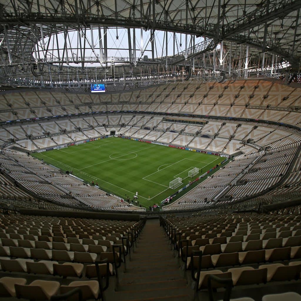 Cadeiras muito próxima do campo // Estádio Lusail - Foto destaque: Divulgação / Mustafa Abumunes / AFP