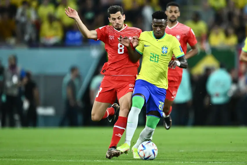 Refletores no estádio de Brasil x Suiça se apagam