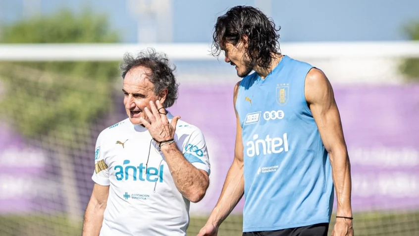 Cavani participa de treino e agita torcedores