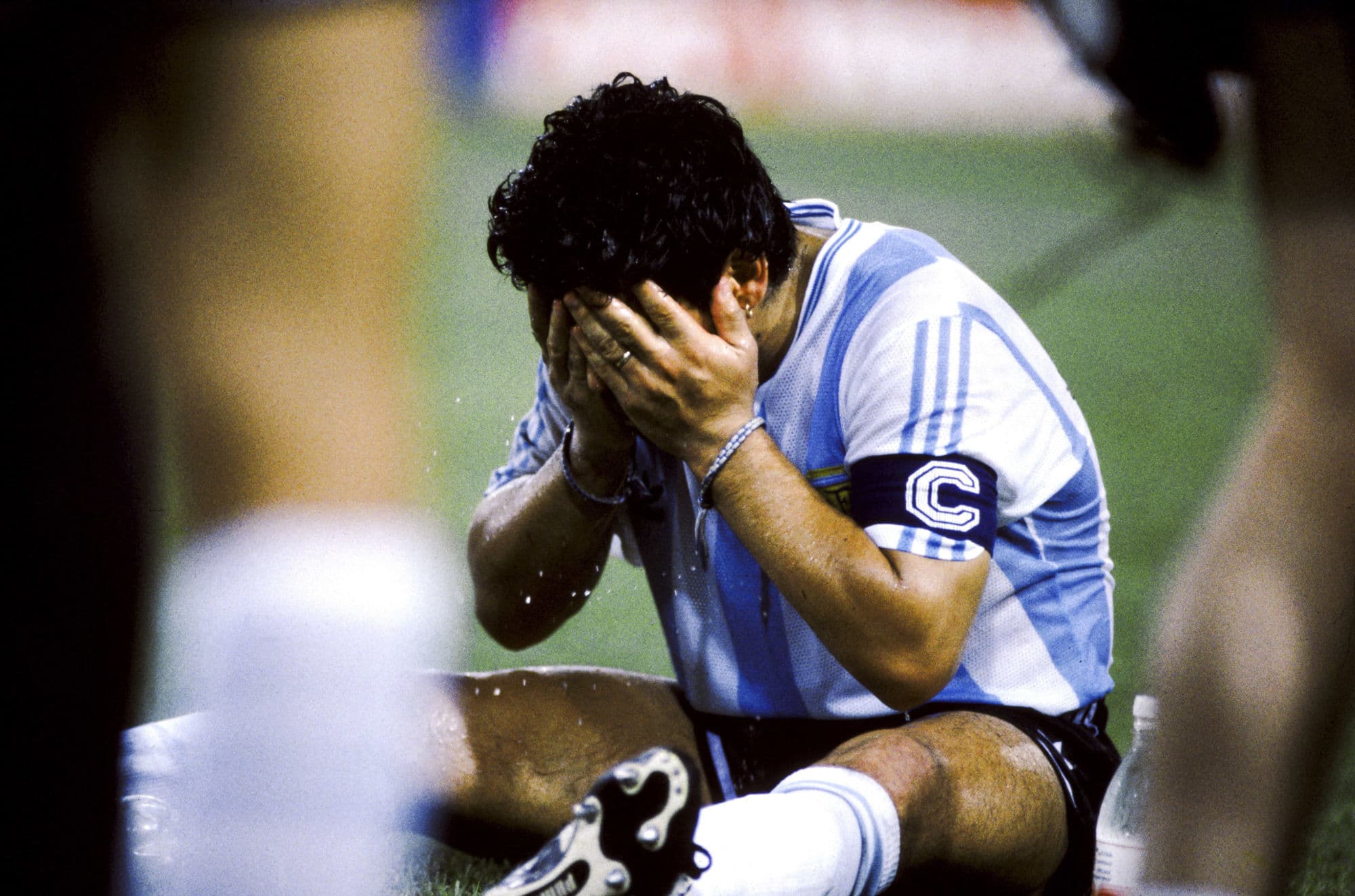 Diego Maradona durante o jogo da copa do mundo de 1990 contra a Itália