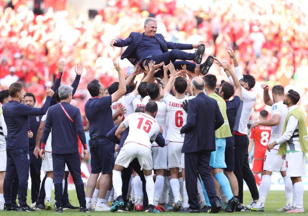 Técnico do Irã celebra vitória na Copa do Mundo