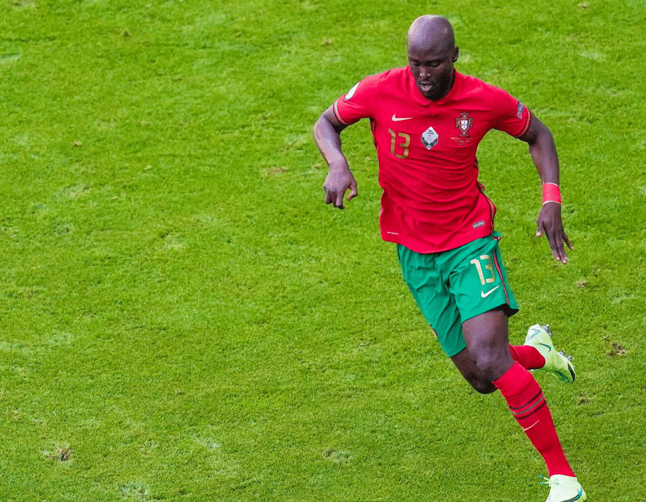 Jogador de Portugal fratura costelas em treino da Copa do Mundo