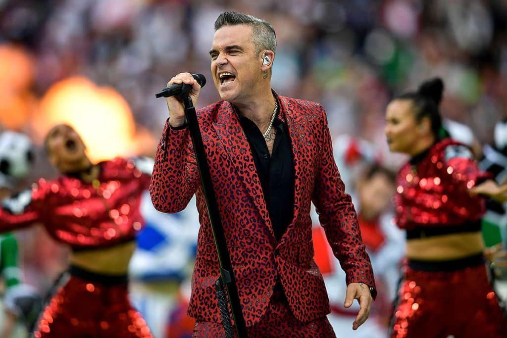 Robbie Williams aceita convite da FIFA e rebate críticas: “Não sou hipócrita”