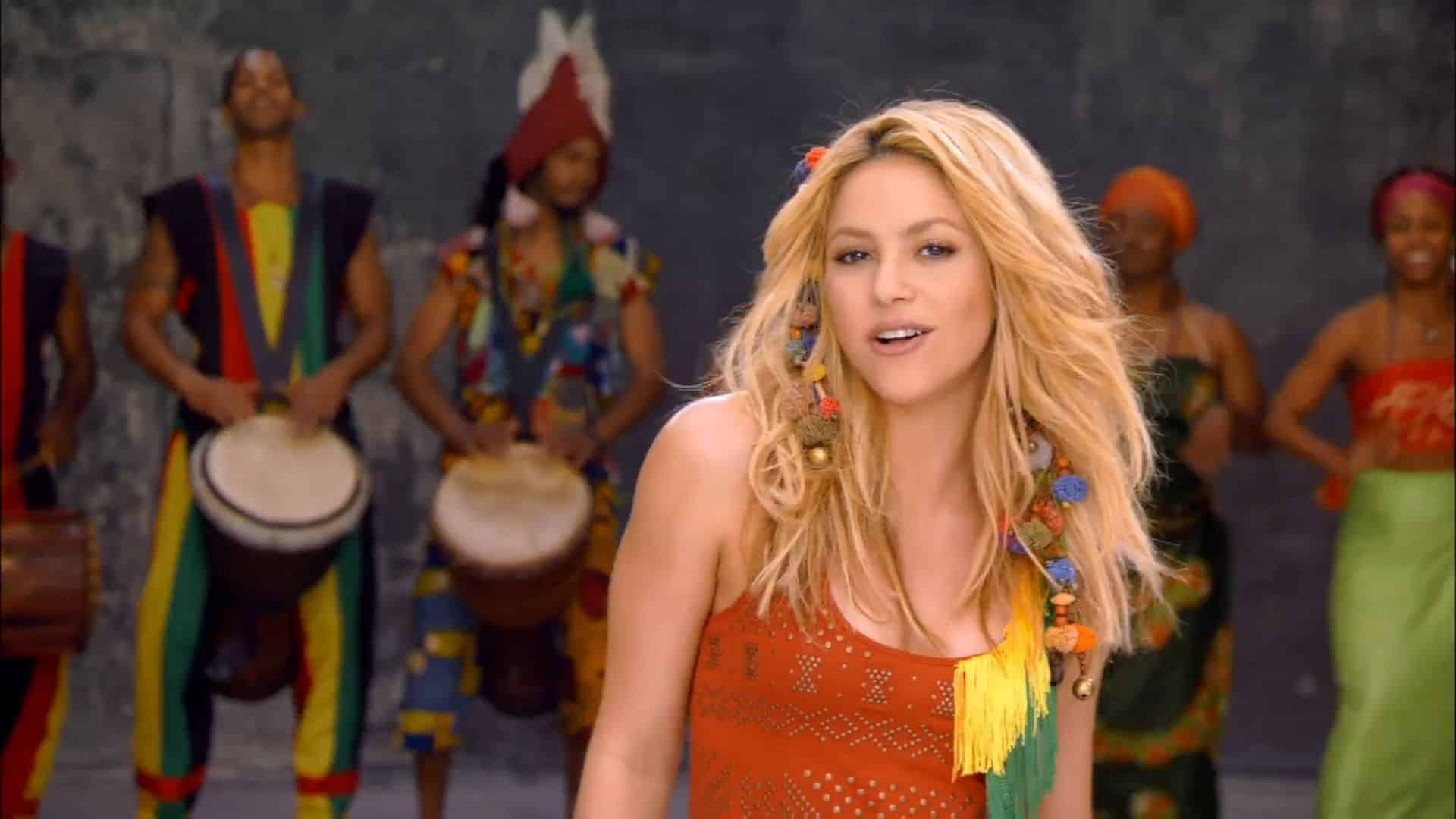 Ла ла ла танцуют звезды. Shakira 2010 Waka Waka. Shakira Vevo.