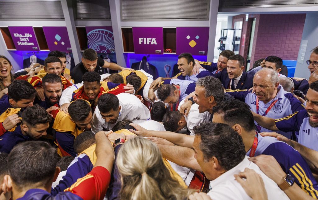 Com derrota, Espanha se livra de Croácia, Argentina e Brasil