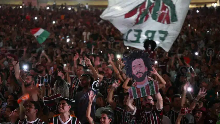 Apresentação de Marcelo no Fluminense tem público de jogo e supera a de Luis Suárez