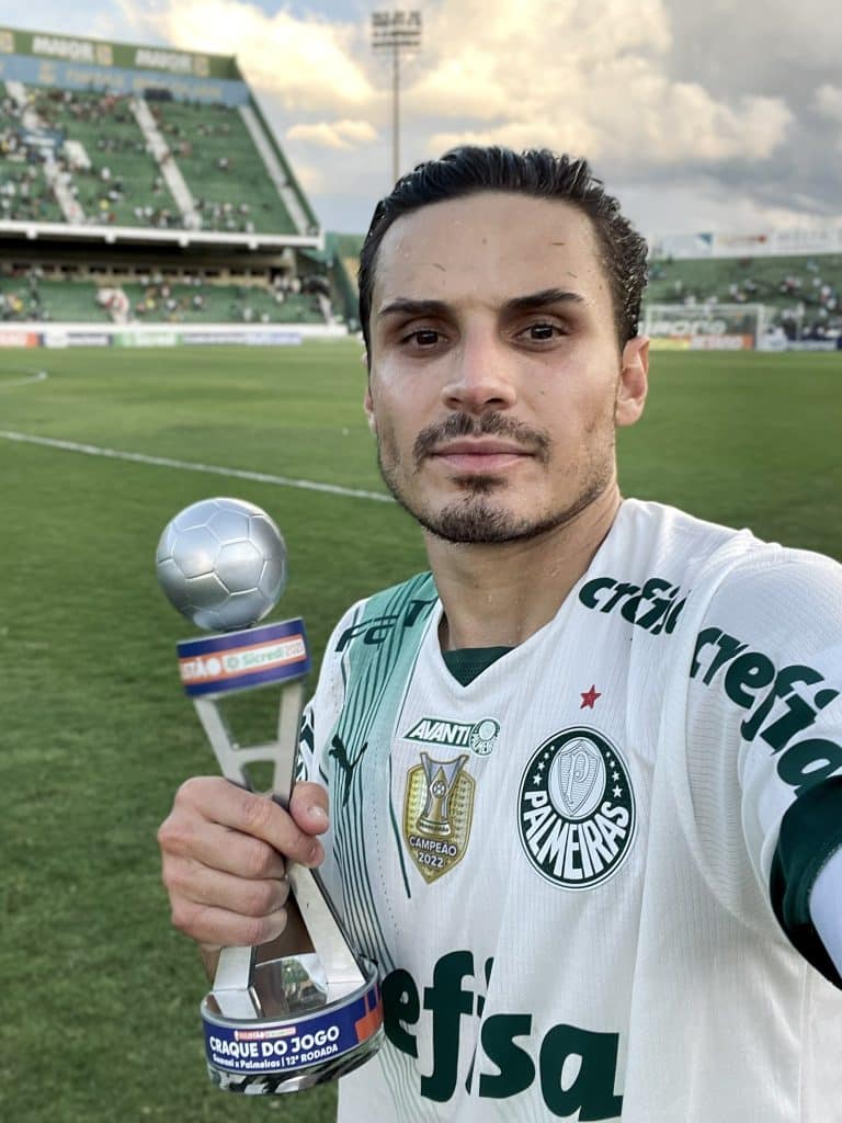 Raphael Veiga destaca desempenho do Palmeiras, mas lamenta perda de gol