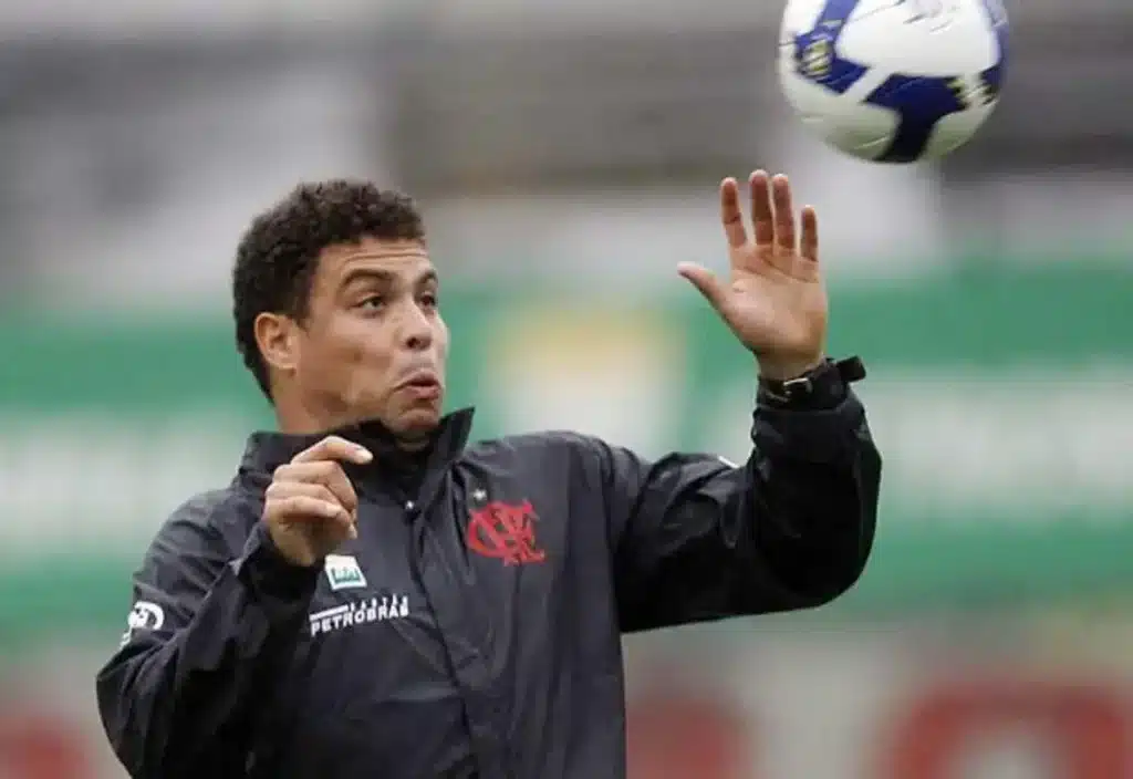 “Tem muita coisa para evoluir”; Ronaldo crítica base do Flamengo